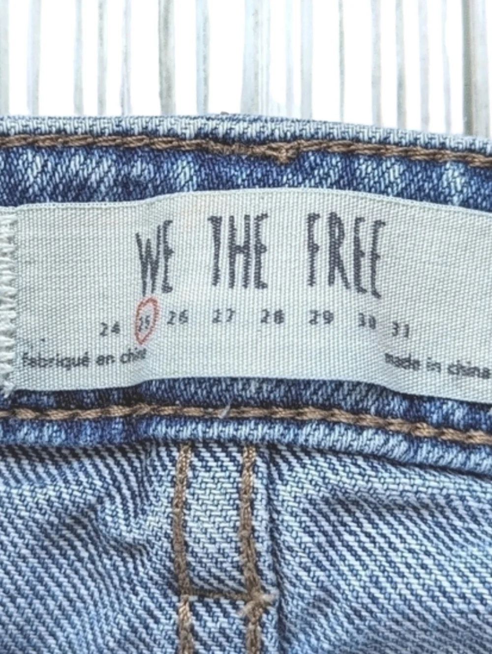 Free People We the Free Zip It Up Denim Distressed Mini Skirt in Med Wash Sz 25